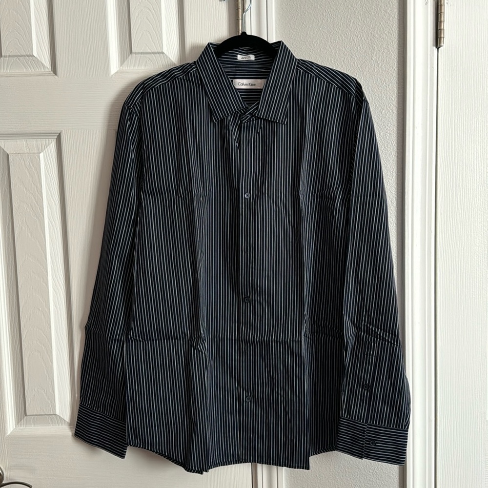 Calvin Klein navy blue with white stripes 100% cotton Large